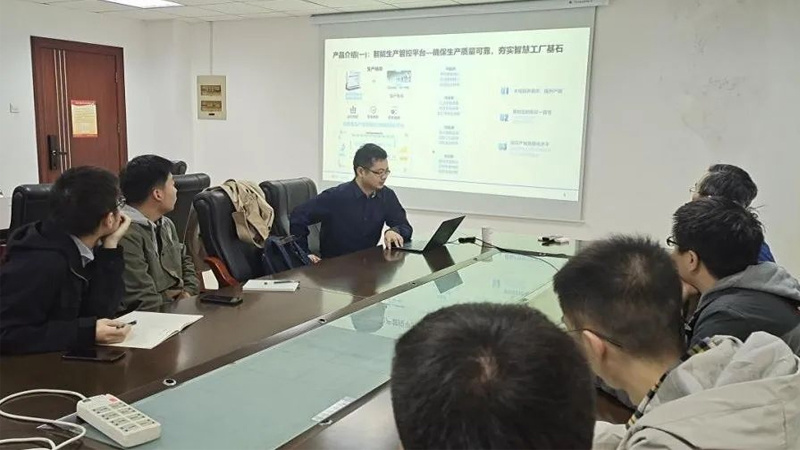 众锐楼阳冰博士做客华中科技大学机械科学与工程学院